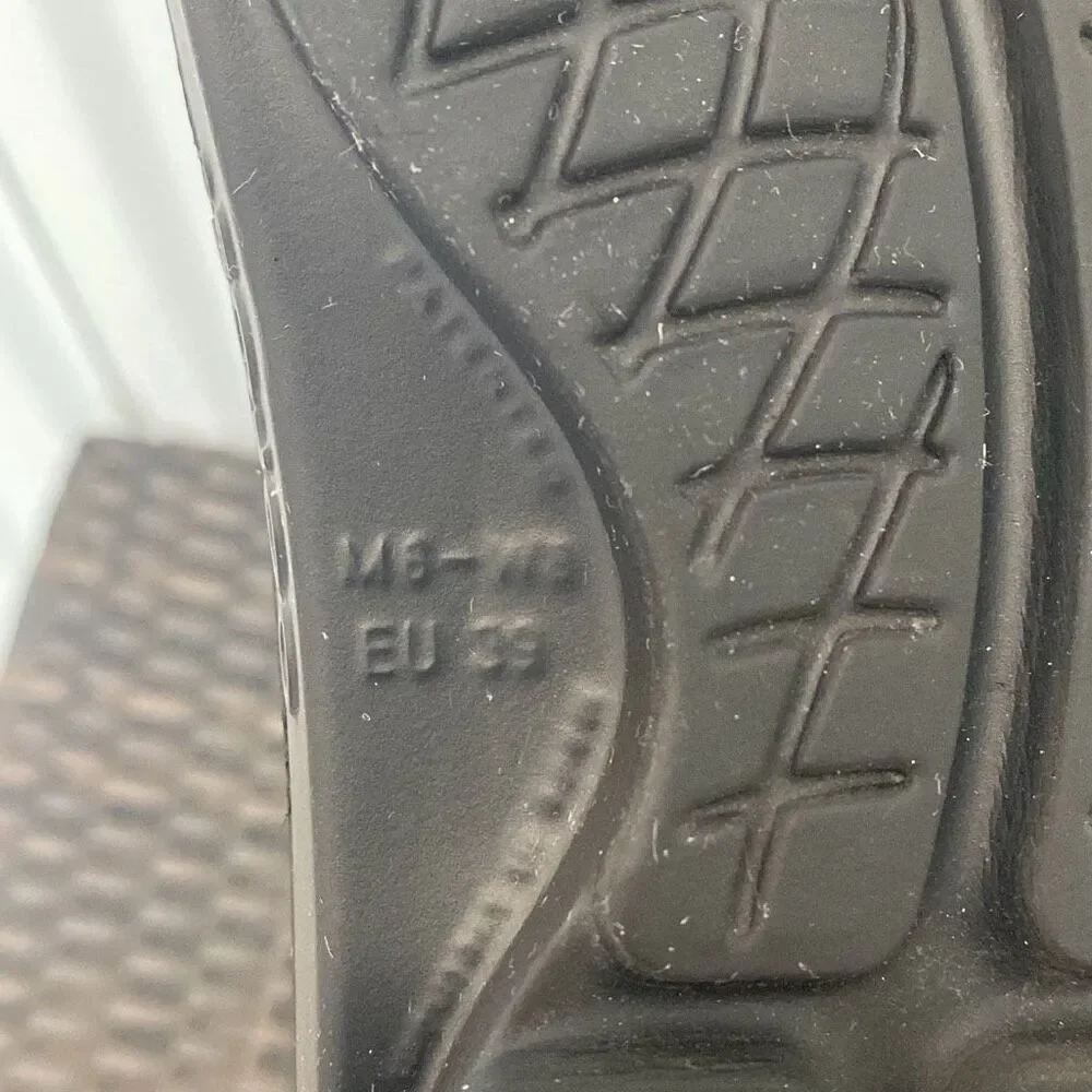 Oofos sandals, women’s size 8 - Picture 6 of 7